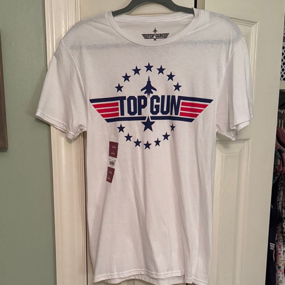 NWT Top Gun Graphic T-Shirt Small
